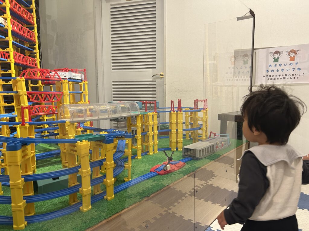 アイランド長崎　遊び場　トミカ　プラレール